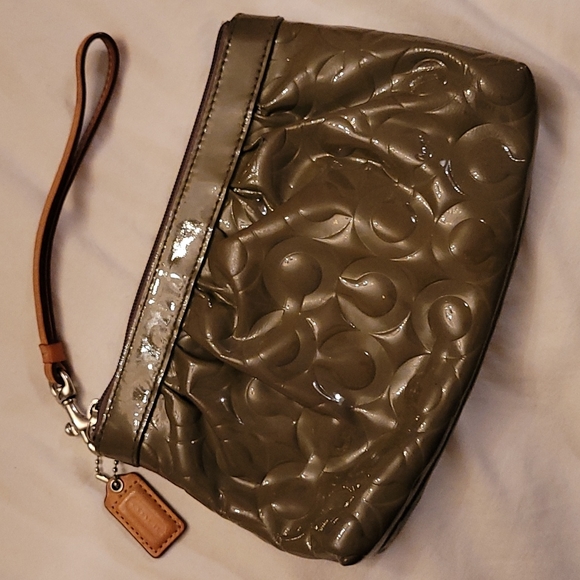 Coach Patent Leather Wristlet in Khaki - Picture 3 of 7